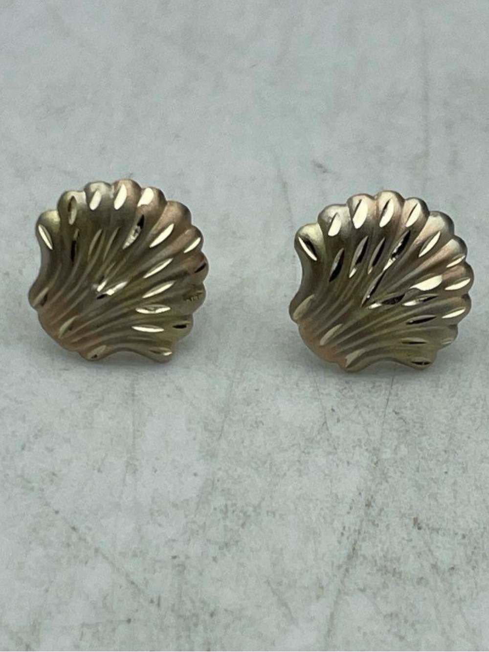 14k Multi-tone Gold Textured Shell Shaped Stud Earrings - 0.3g